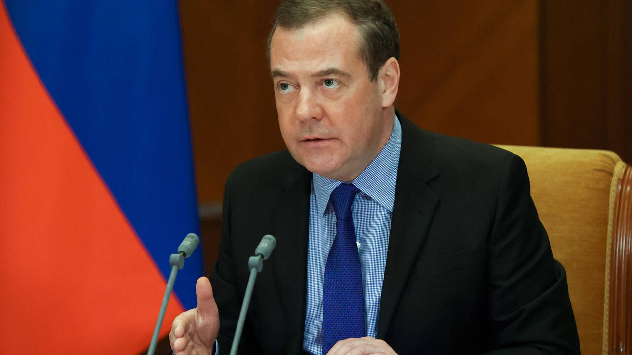Медведев рассказал о перспективах смены власти на Украине