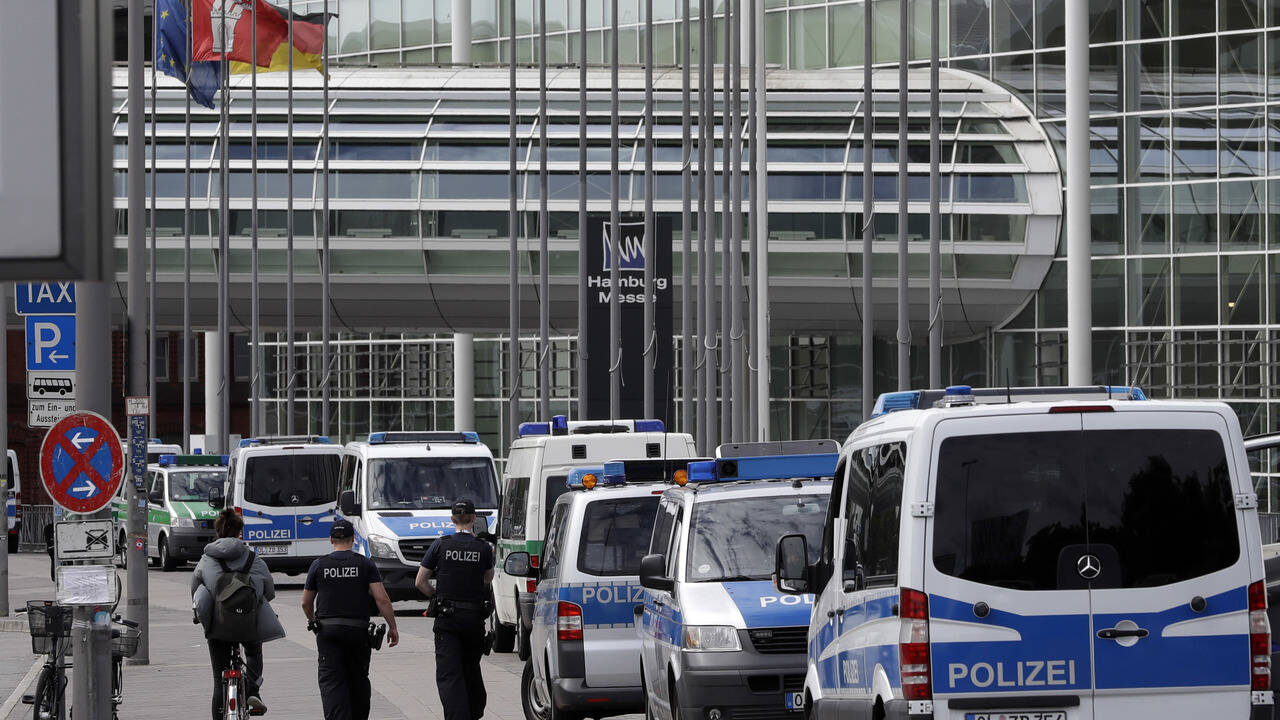 Полиция Германии оцепила школу из-за сообщений о вооруженном подростке