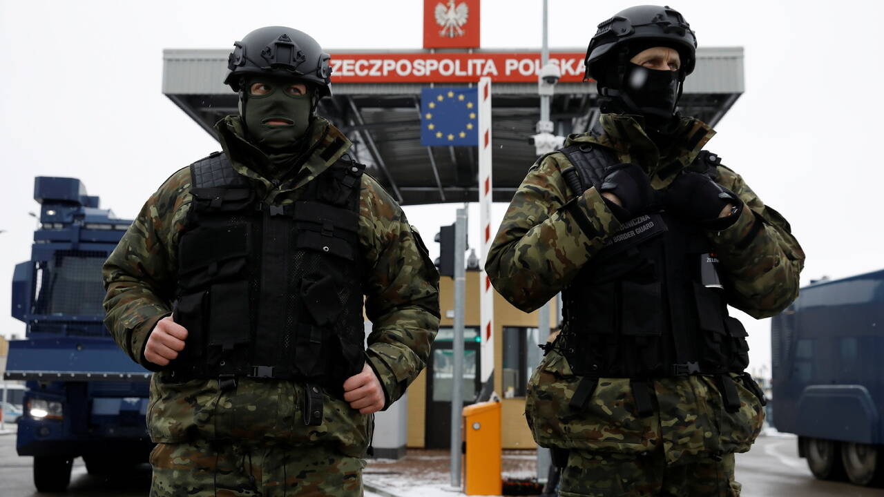 В Польше заявили о переброске нелегальных мигрантов к границам ЕС через Россию