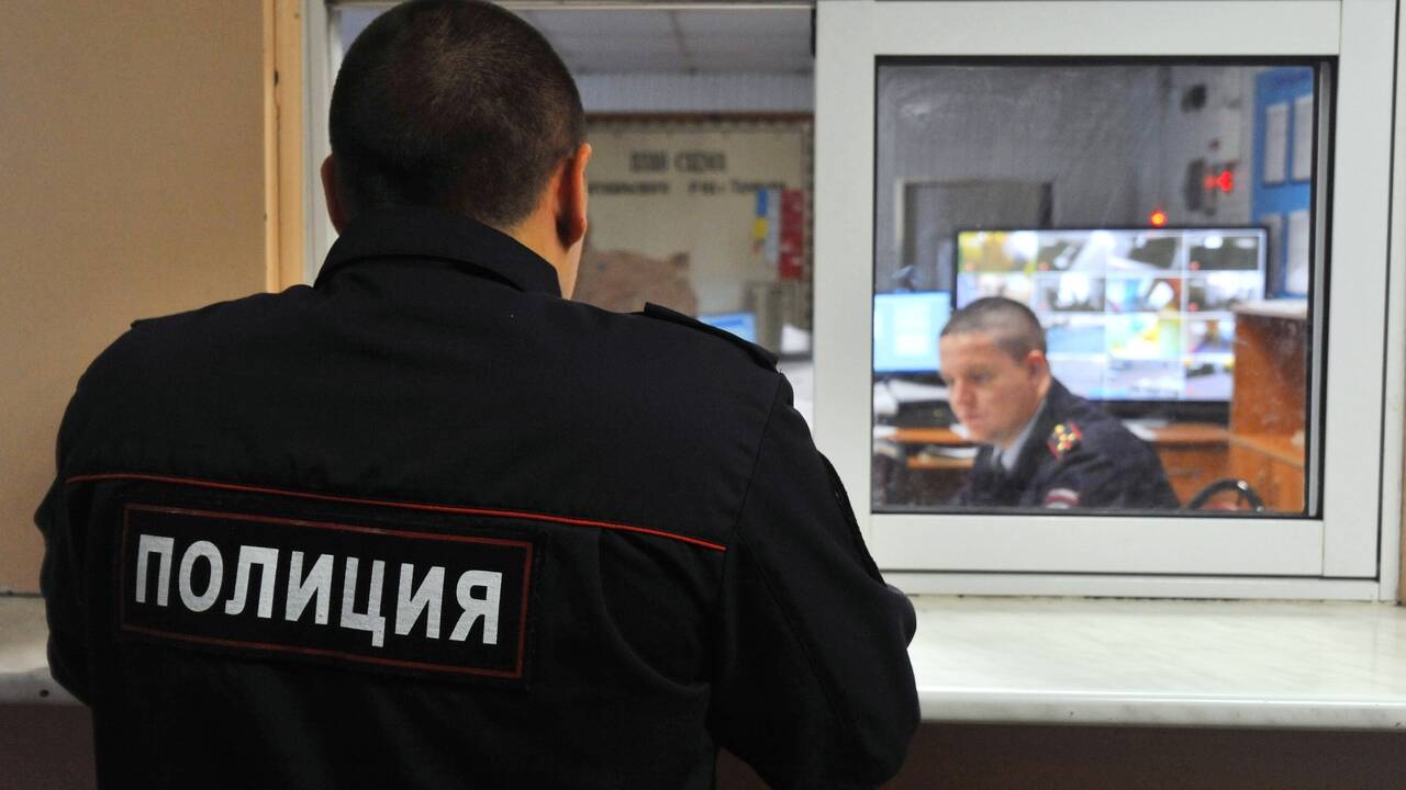 Пойманных на взятке в 1,5 миллиона рублей полицейских уволили в Сочи