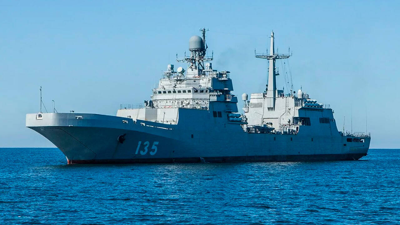 Шесть десантных кораблей ВМФ России зашли в Севастополь
