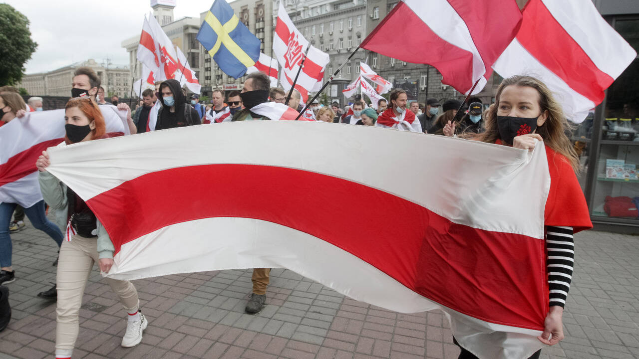 В Белоруссии завели дело на мэра Днепра за замену флага республики