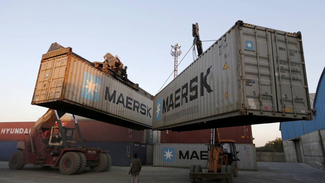 Транспортный гигант прекратит контейнерные перевозки в Россию