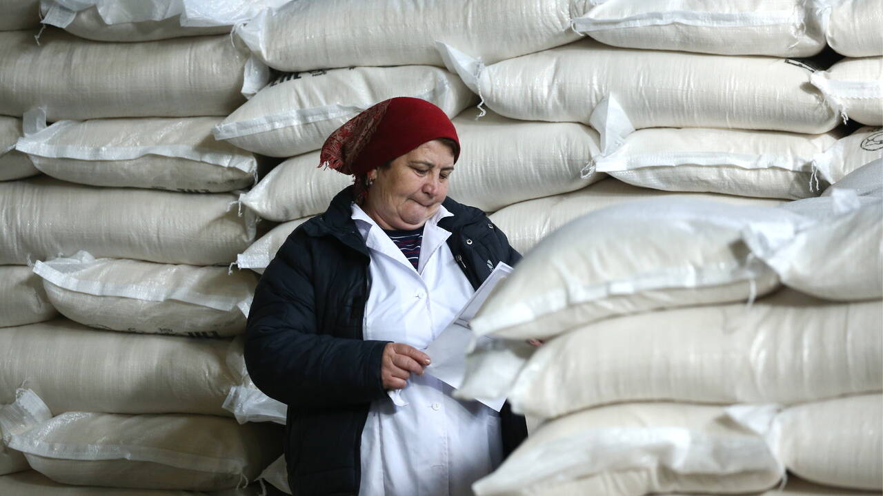 Российские сахарные заводы начали устанавливать цены в долларах