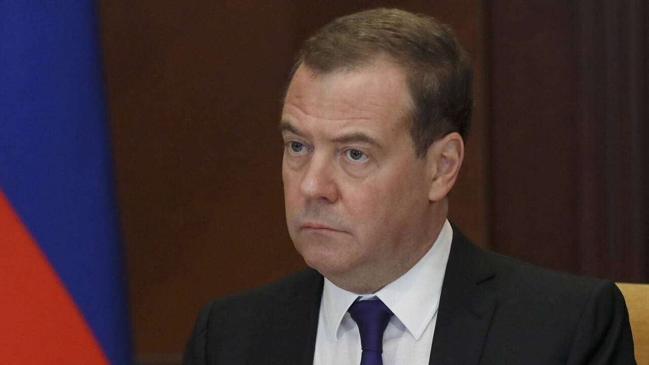 Медведев пообещал проблемы недругам России