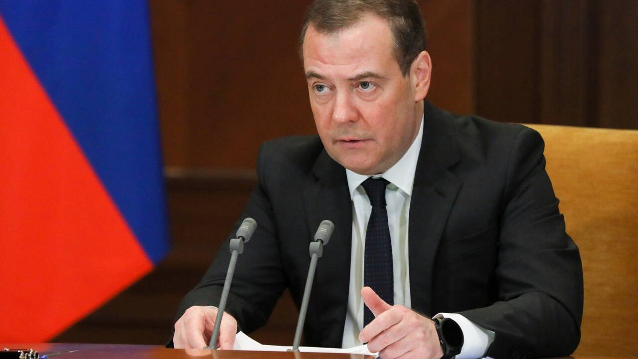 Медведев предупредил о наплыве радикальных элементов с Украины в России