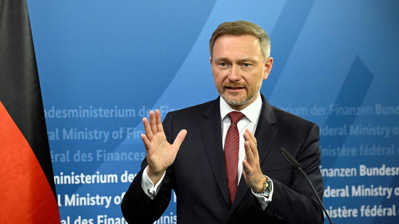 Власти Германии предрекли немцам обеднение из-за ситуации на Украине