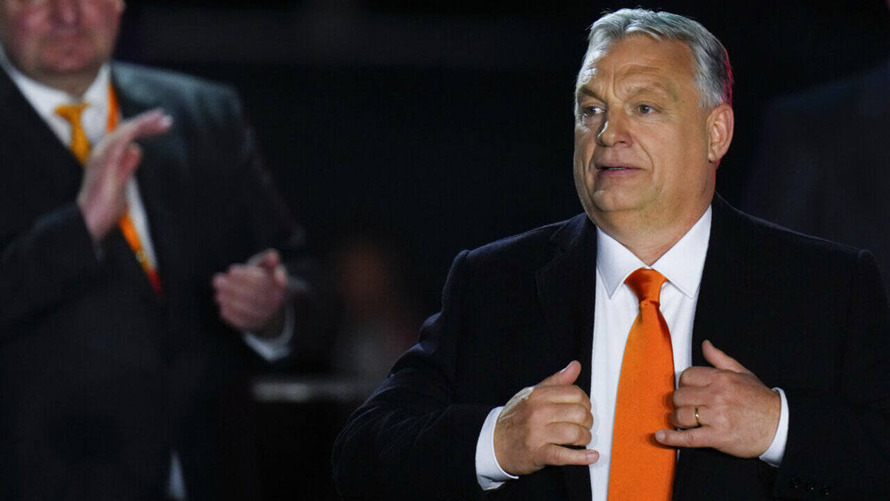 Путин поздравил премьера Венгрии с победой его партии на выборах