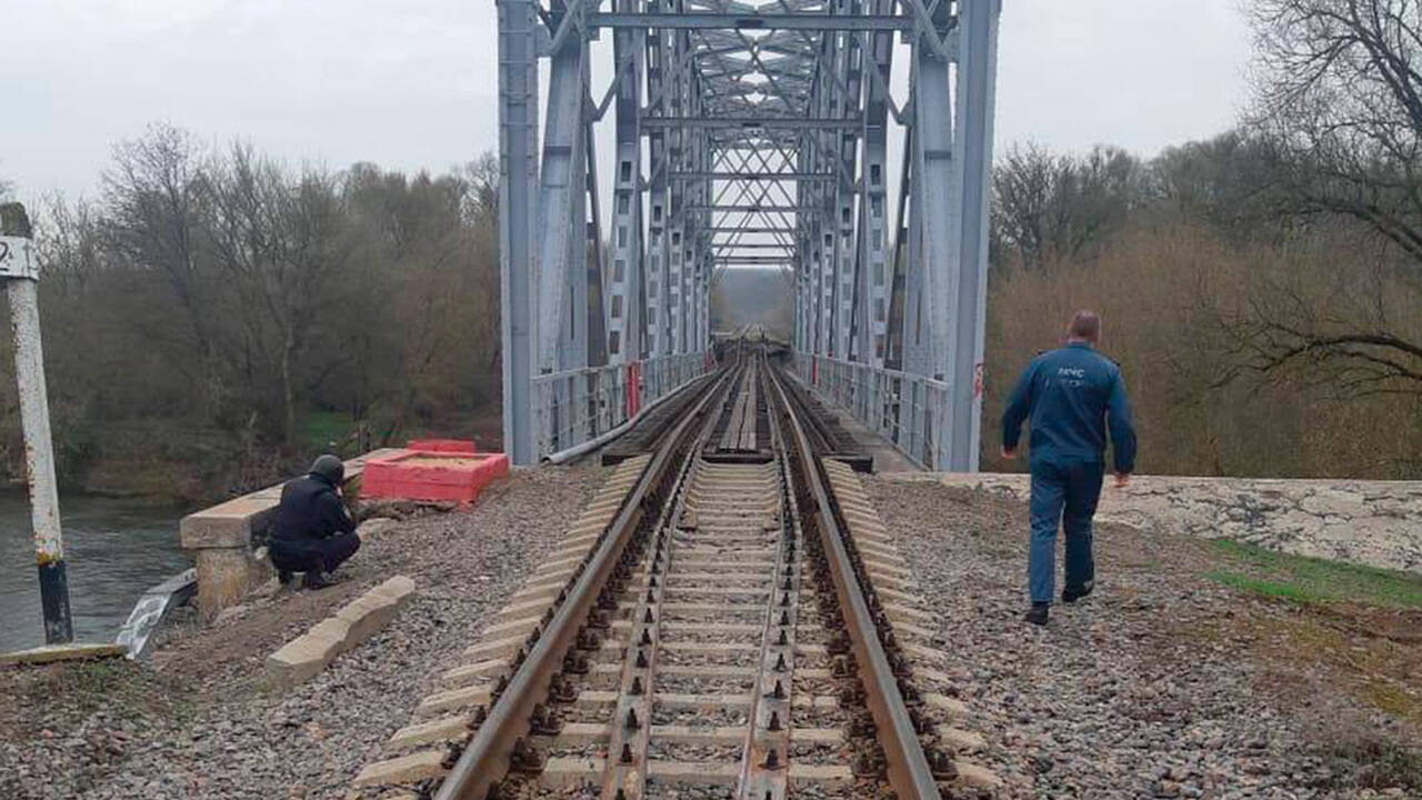 Глава СКР поручил расследовать повреждение железной дороги на границе с Украиной