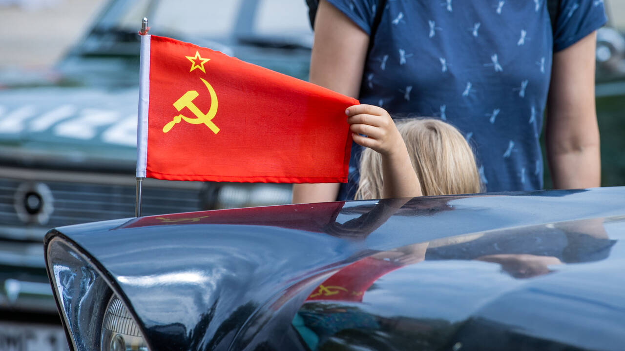 В Госдуме отреагировали на идею заменить российский триколор на флаг СССР