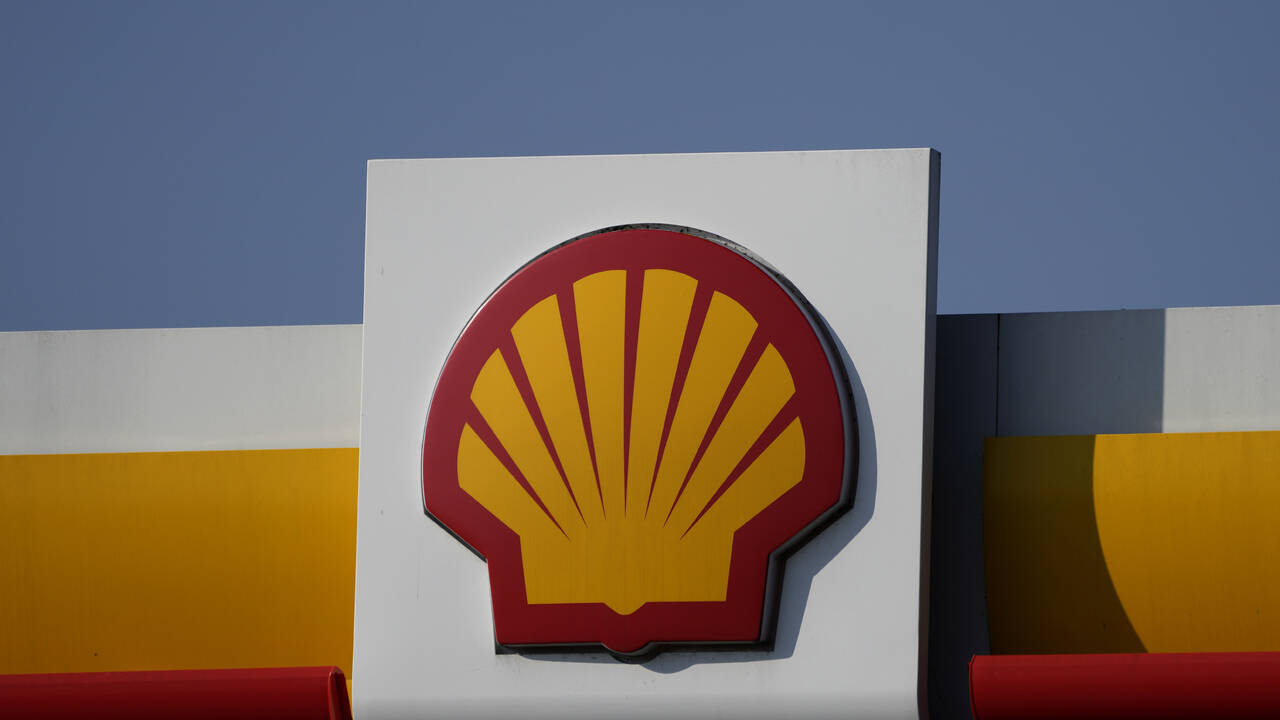 Китайские гиганты захотели выкупить долю Shell в российском проекте
