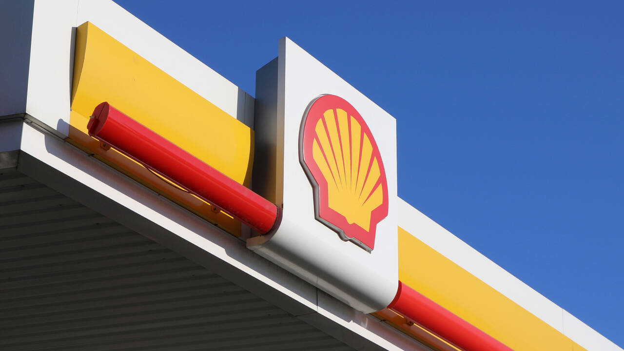 «Лукойл» купит заправки Shell в России