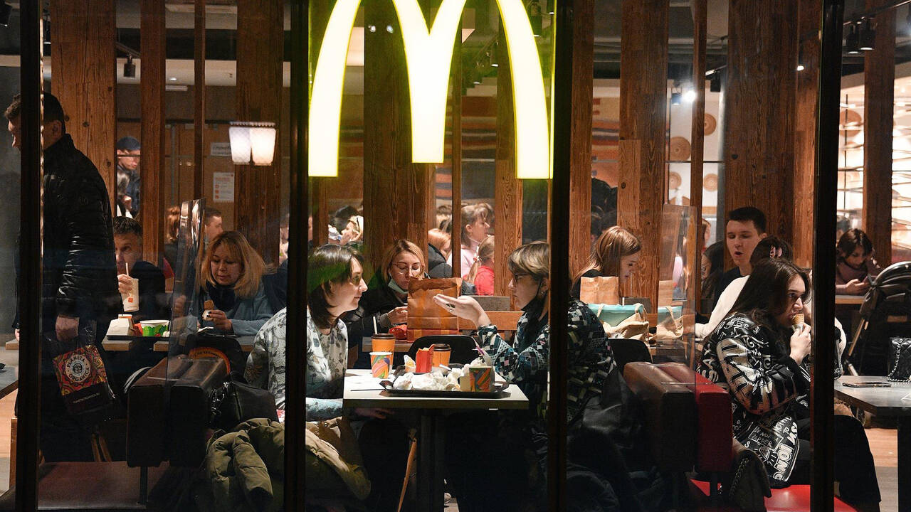 «Макдоналдс» покинет Россию после 30 лет работы