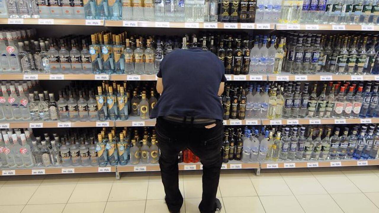 Российский супермаркет предложил детям водку и виски со скидкой