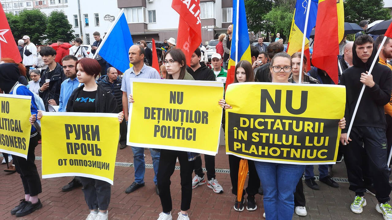 В Кишиневе протестующие призвали к отставке Санду