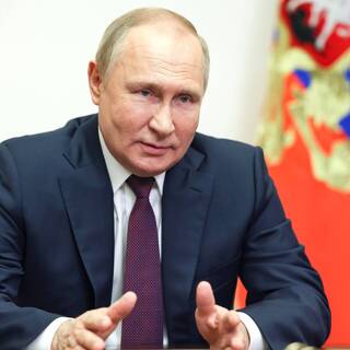 Путин отменил требование по продаже половины валютной выручки