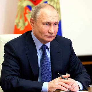 Путин рассказал о работе над созданием новой резервной валюты