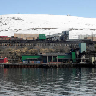 Норвегия пропустила ранее задержанные российские контейнеры для Шпицбергена