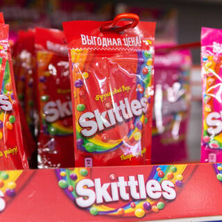 Пищевой технолог назвала информацию о яде в драже Skittles «раздутой паникой»