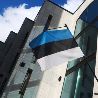 Эстония прекратила выдавать россиянам учебные визы и временный вид на жительство