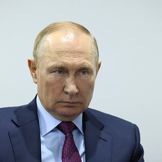 Путин призвал повременить с оценкой роли Сталина и Николая II