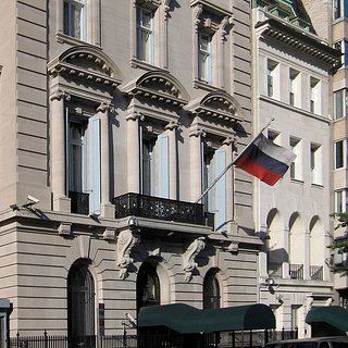 Российское генконсульство в Нью-Йорке облили красной краской