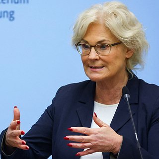 Глава Минобороны Германии попросила Шольца об отставке