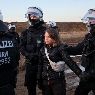 Захарова высмеяла задержание Греты Тунберг в Германии