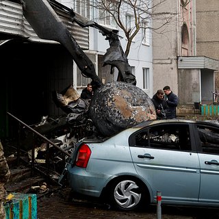 Вертолет упал под Киевом и вызвал пожар вблизи детского сада