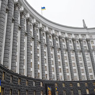 Украинский кабмин поддержал увольнение глав пяти областей