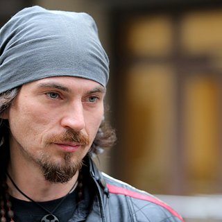 Сына известного российского певца из 90-х задержали с наркотиками