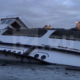 В Москве-реке затонул теплоход
