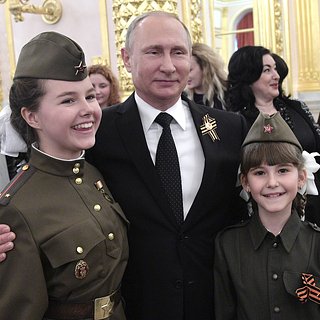 Песков ответил на вопрос о приеме в Кремле в День Победы