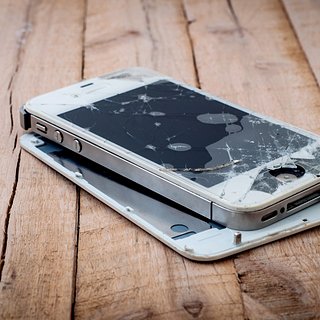 В Москве таксист разбил iPhone девушки