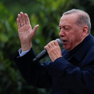 Эрдоган исполнил песню во время выступления перед своими сторонниками