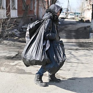 Мэр российского города предложил отправлять бездомных в трудовые лагеря