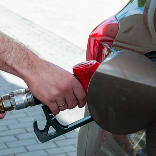 На заправках в российских регионах начал исчезать бензин
