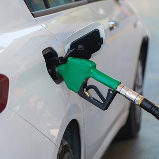 Россиян попросили не ждать снижения цен на бензин
