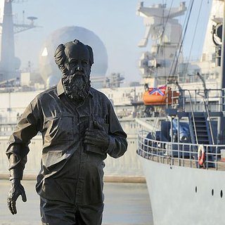 В российском городе потребовали снести памятник Солженицыну