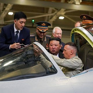 Ким Чен Ыну в Комсомольске-на-Амуре показали полет истребителя Су-35