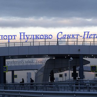 В аэропорту Петербурга у самолета при взлете лопнуло колесо