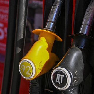 Минфин заявил об обсуждении различных мер по снижению цен на топливо в России