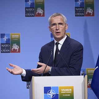В НАТО объяснили отказ Украине в членстве