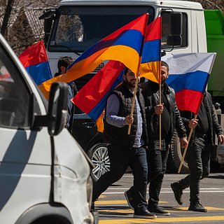 В Ереване создали стихийный мемориал в память о российских миротворцах