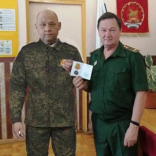 Власти объяснили использование фотошопа для вручения россиянину медали за СВО
