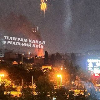 На Украине сообщили о сильном взрыве и пожаре в Киеве