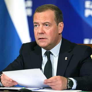 Медведев сравнил Россию с Германией и дал совет Шольцу