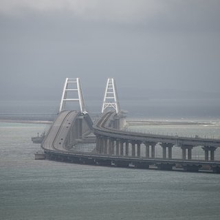 Крымский мост перекрыли на семь часов