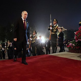Путина и Блинкена по-разному встретили в Китае