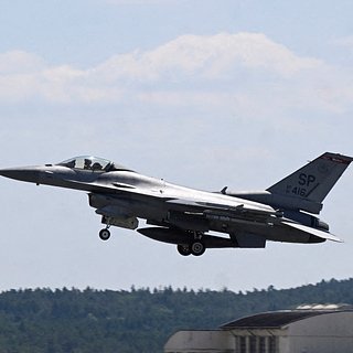 В Пентагоне назвали срок подготовки украинских летчиков на F-16